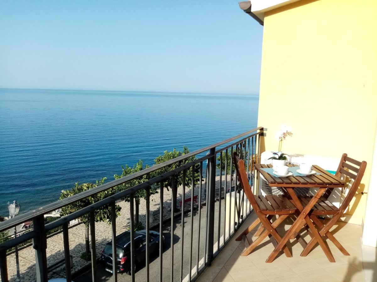 Апартаменти Un Oblo Sul Mare Сан-Лучідо Екстер'єр фото